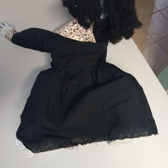 Creepy Dawn the Animated Crawling Zombie Girl Indoor or Covered Outdoor Appx 26" - Picture 10 of 13